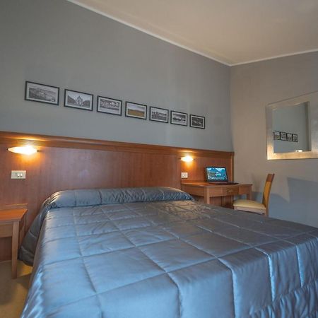 אסיסי Hotel Moderno מראה חיצוני תמונה