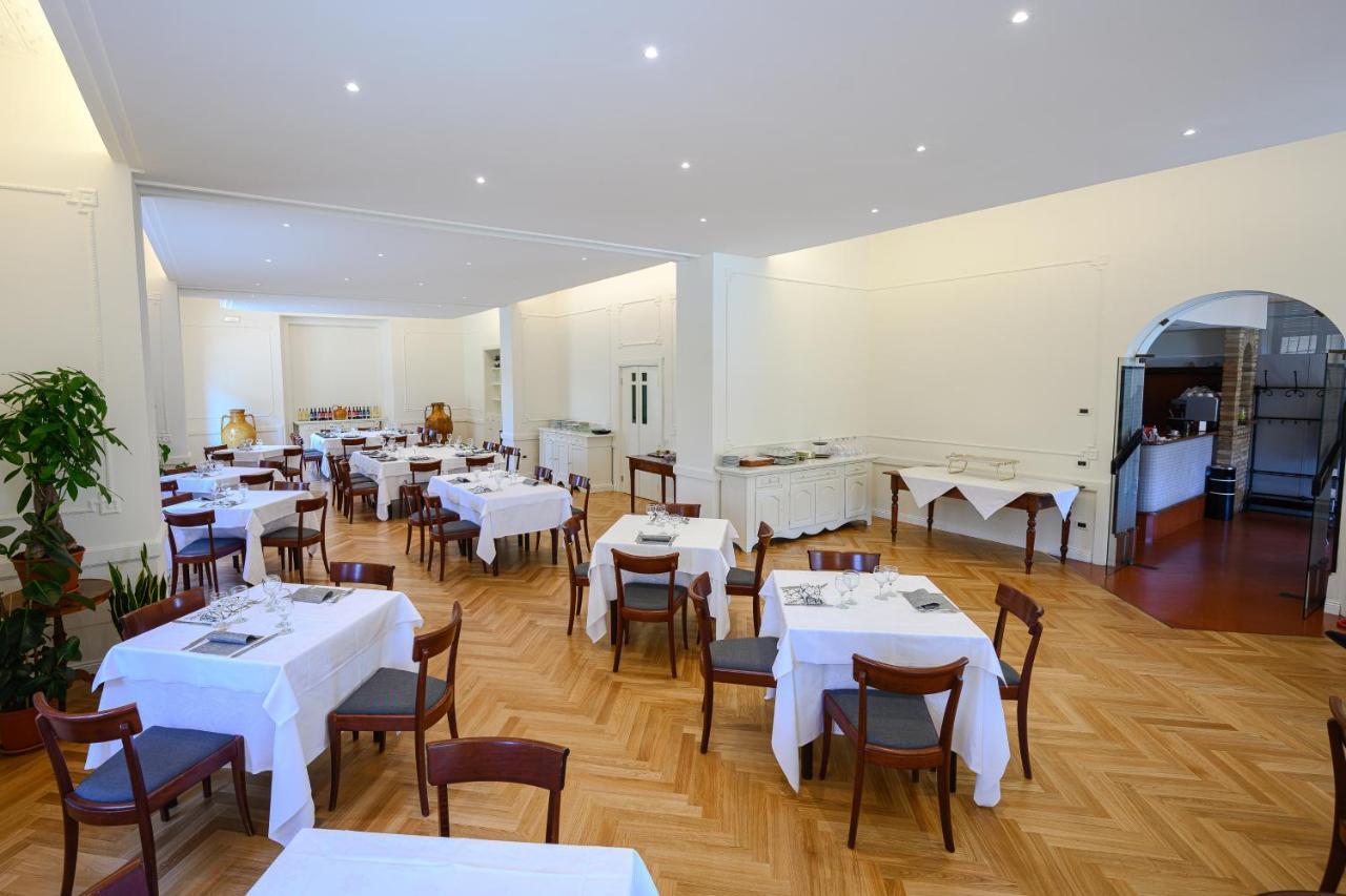 אסיסי Hotel Moderno מראה חיצוני תמונה