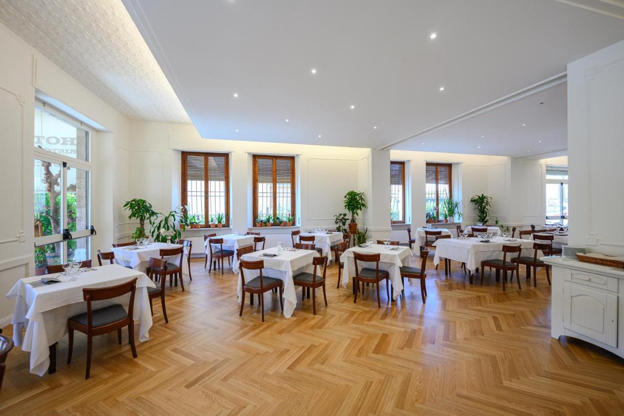אסיסי Hotel Moderno מראה חיצוני תמונה