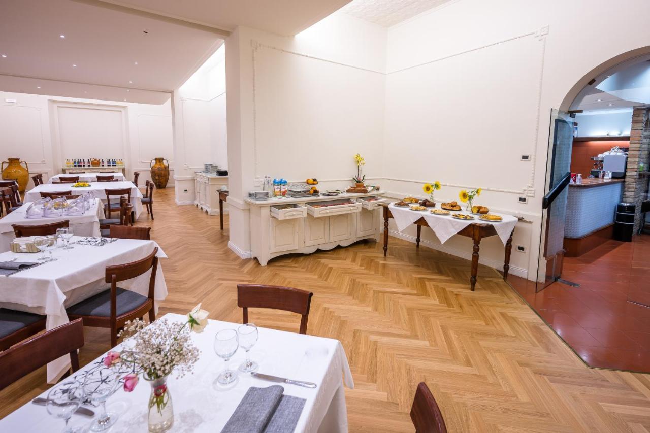 אסיסי Hotel Moderno מראה חיצוני תמונה