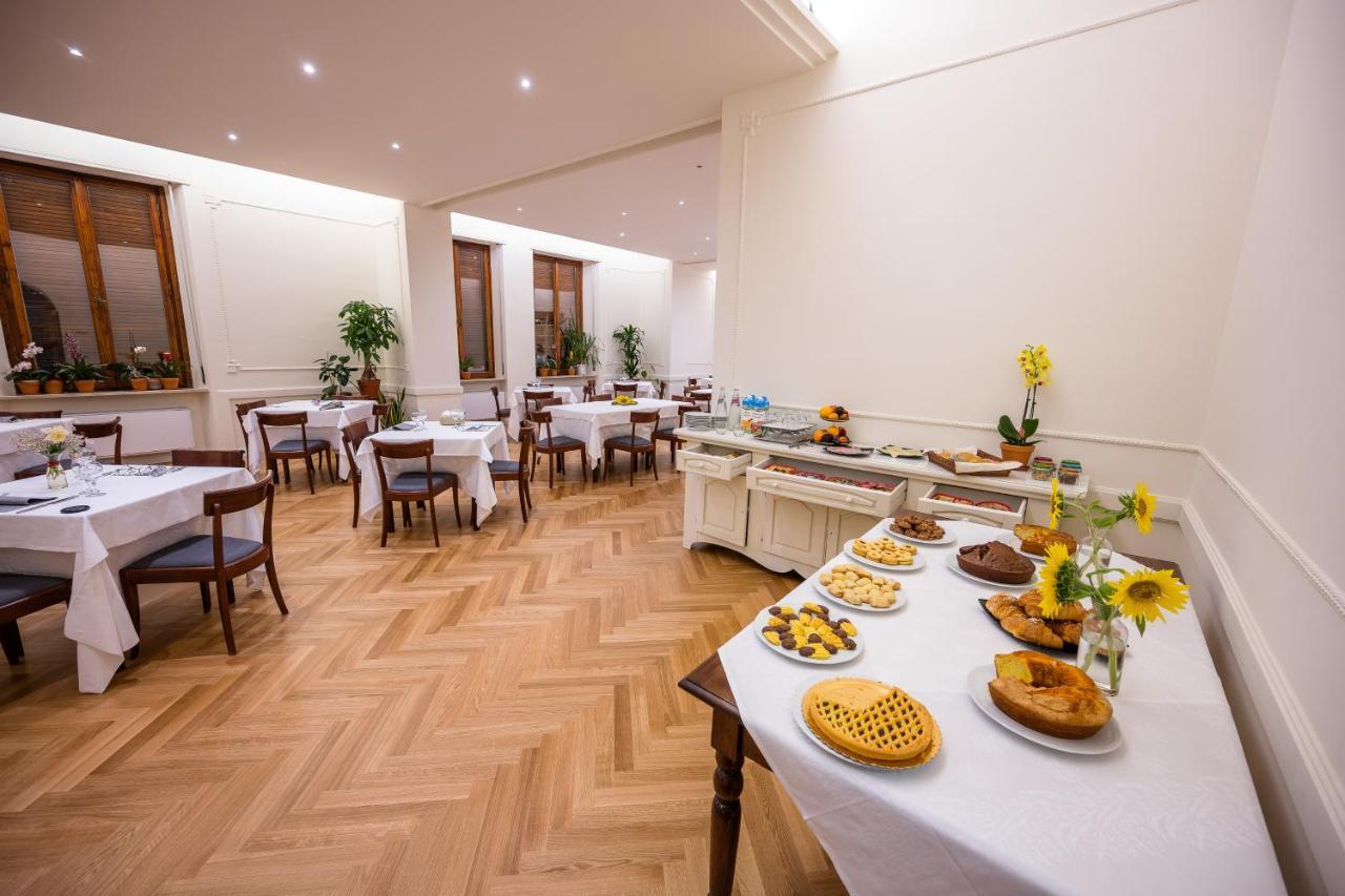 אסיסי Hotel Moderno מראה חיצוני תמונה