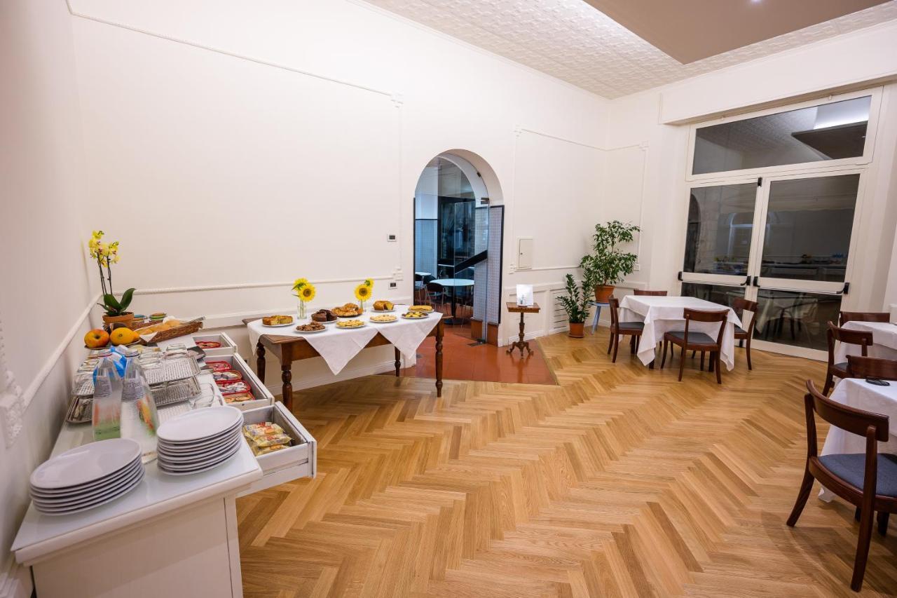 אסיסי Hotel Moderno מראה חיצוני תמונה
