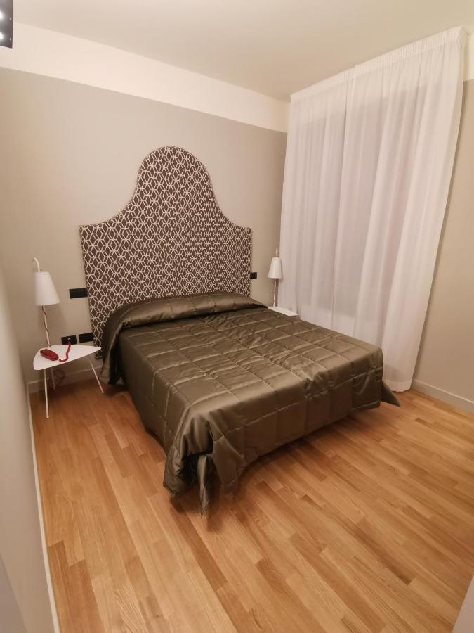אסיסי Hotel Moderno מראה חיצוני תמונה