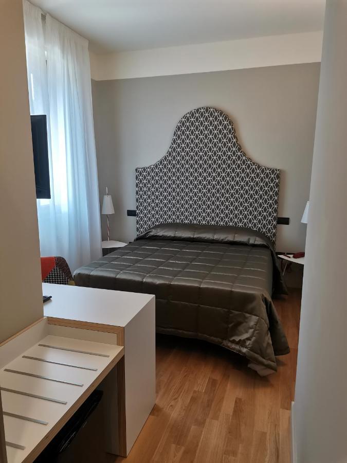 אסיסי Hotel Moderno מראה חיצוני תמונה