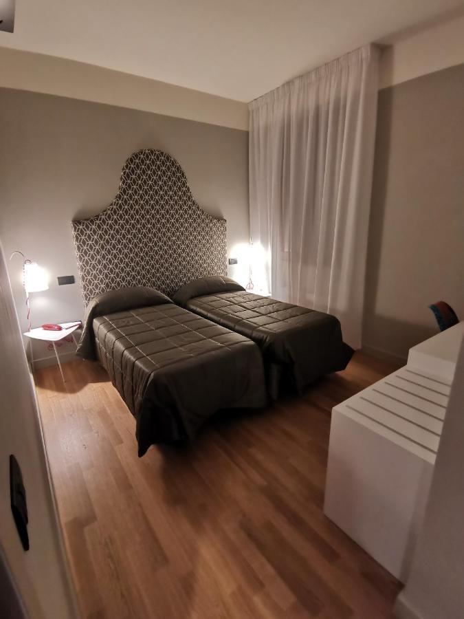 אסיסי Hotel Moderno מראה חיצוני תמונה
