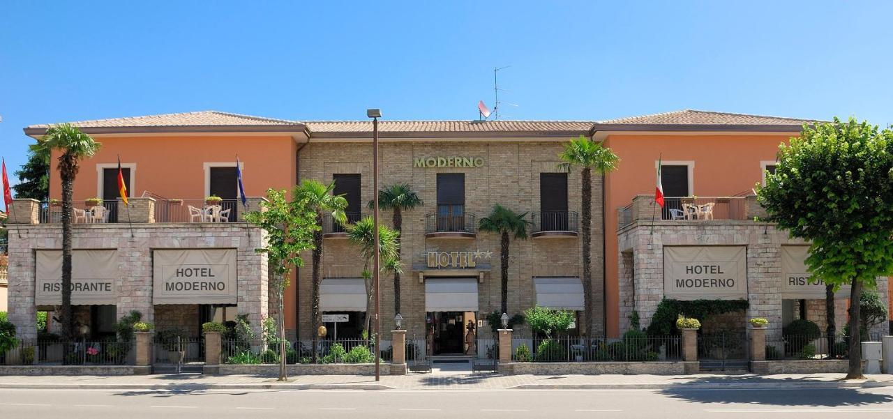 אסיסי Hotel Moderno מראה חיצוני תמונה