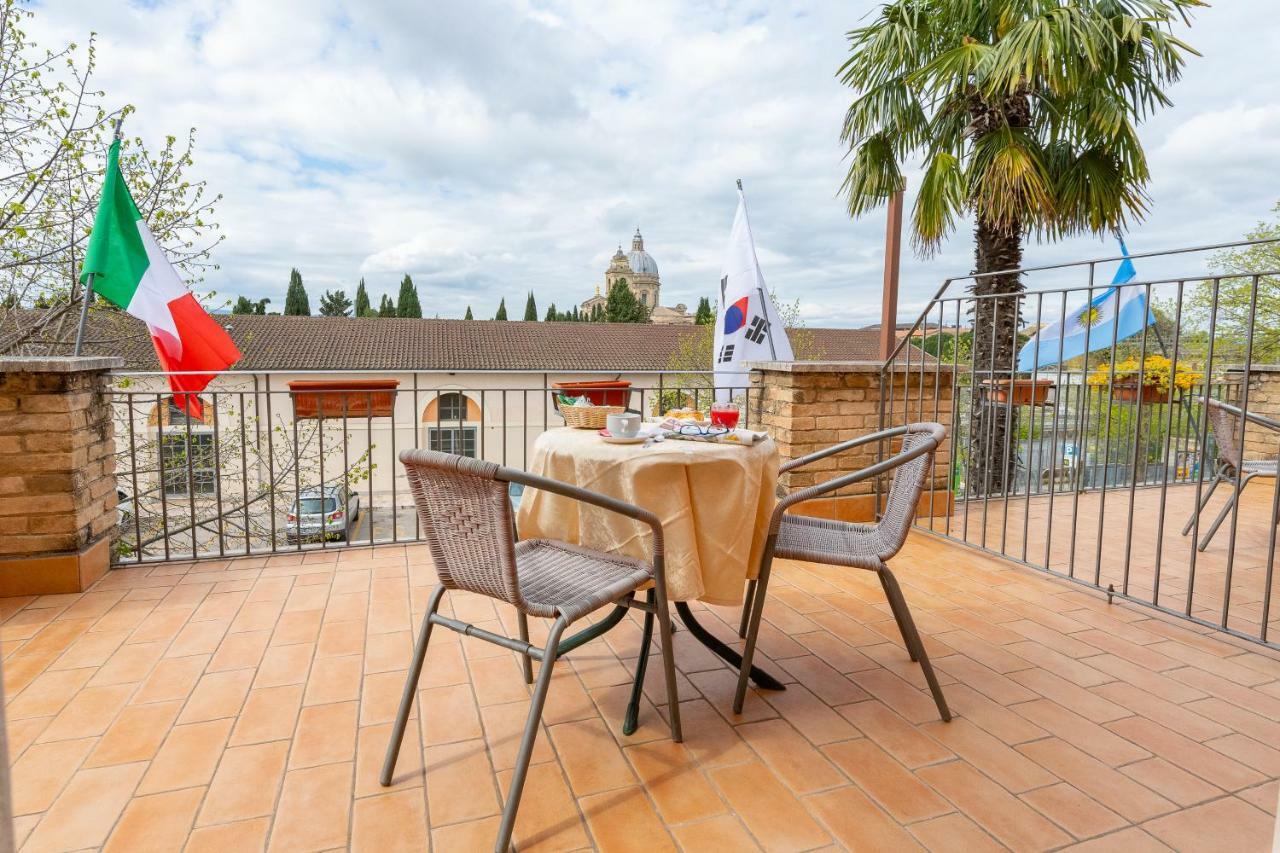 אסיסי Hotel Moderno מראה חיצוני תמונה