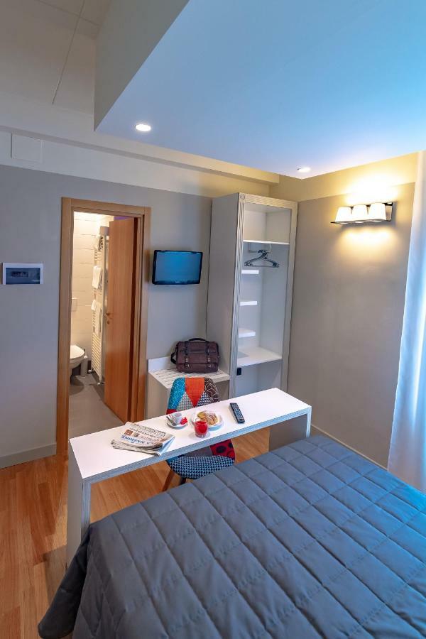 אסיסי Hotel Moderno מראה חיצוני תמונה