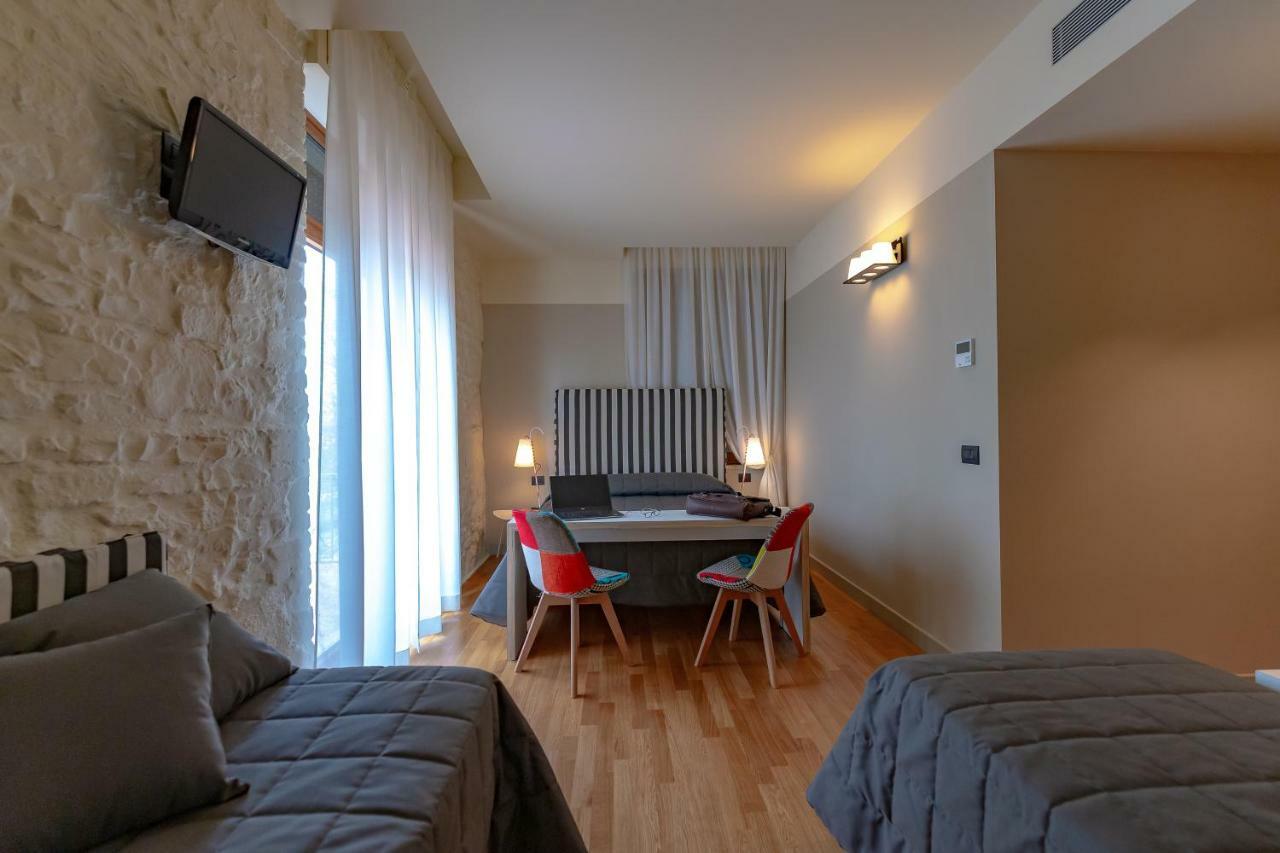 אסיסי Hotel Moderno מראה חיצוני תמונה