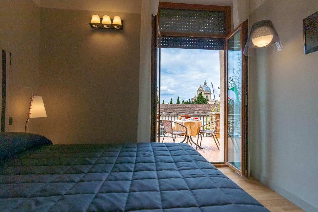 אסיסי Hotel Moderno מראה חיצוני תמונה