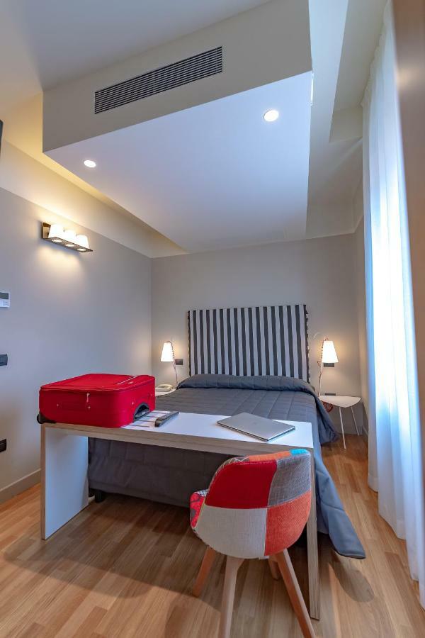 אסיסי Hotel Moderno מראה חיצוני תמונה