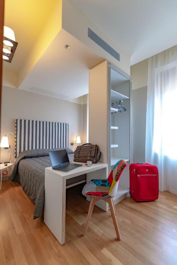 אסיסי Hotel Moderno מראה חיצוני תמונה