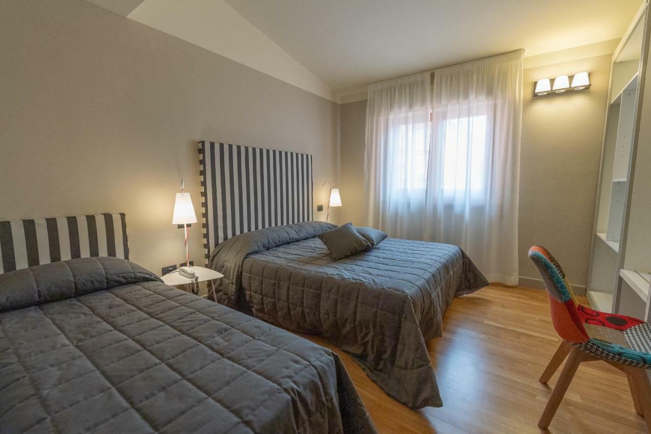 אסיסי Hotel Moderno מראה חיצוני תמונה