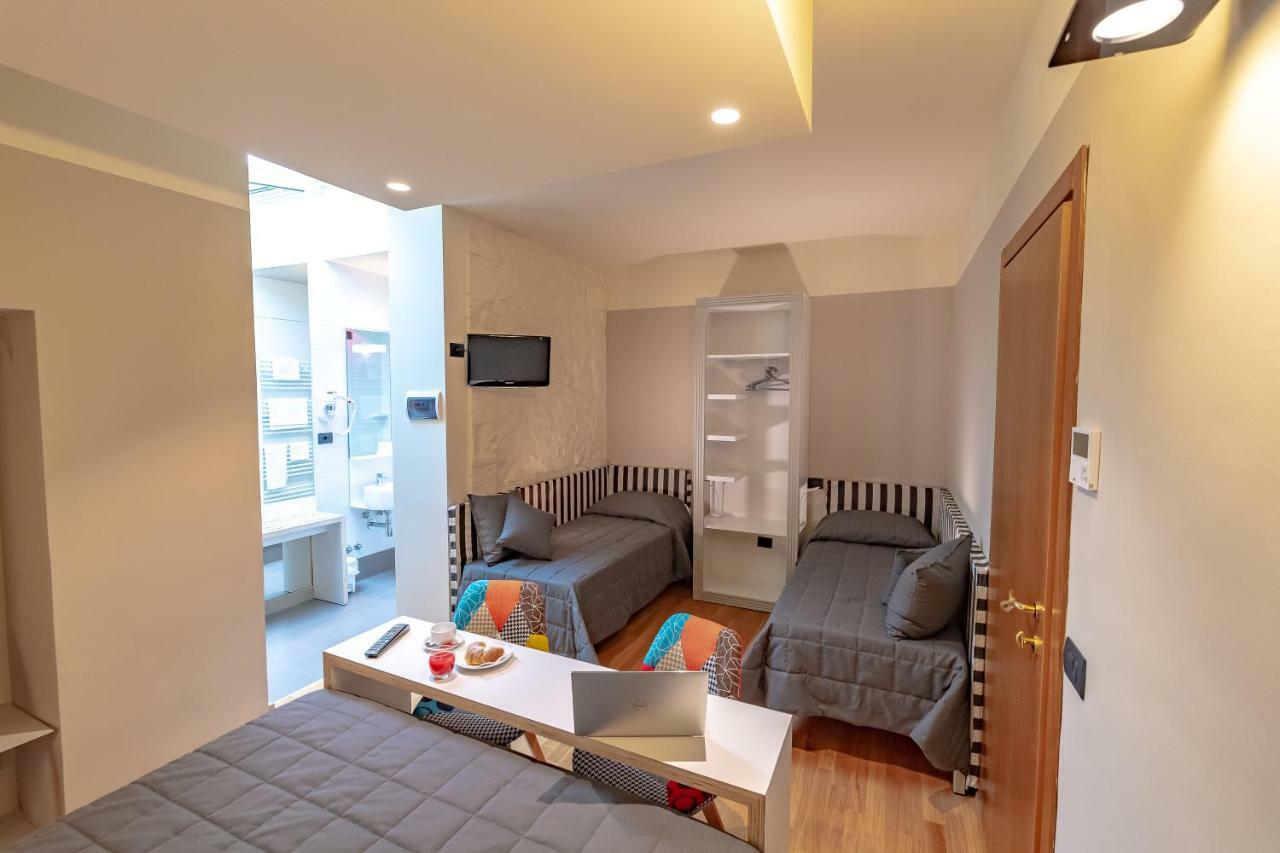 אסיסי Hotel Moderno מראה חיצוני תמונה