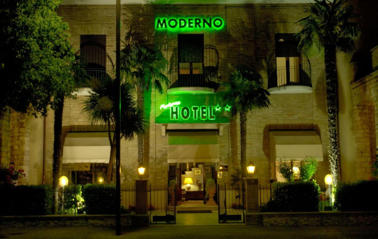 אסיסי Hotel Moderno מראה חיצוני תמונה