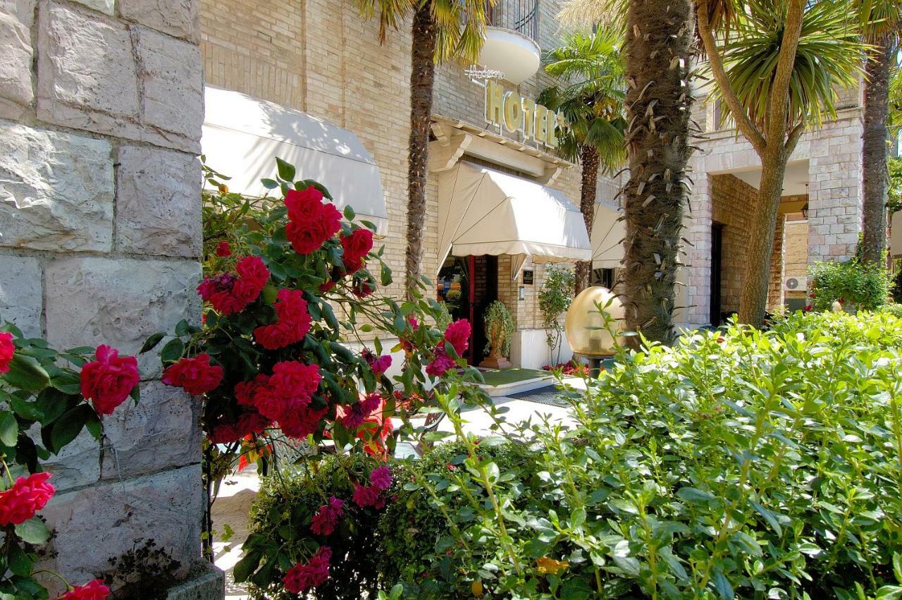 אסיסי Hotel Moderno מראה חיצוני תמונה