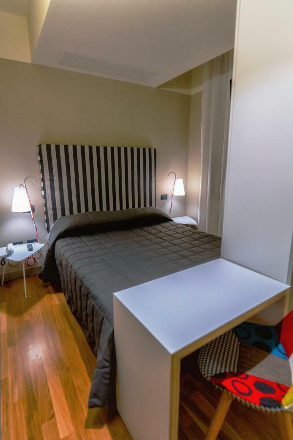 אסיסי Hotel Moderno מראה חיצוני תמונה