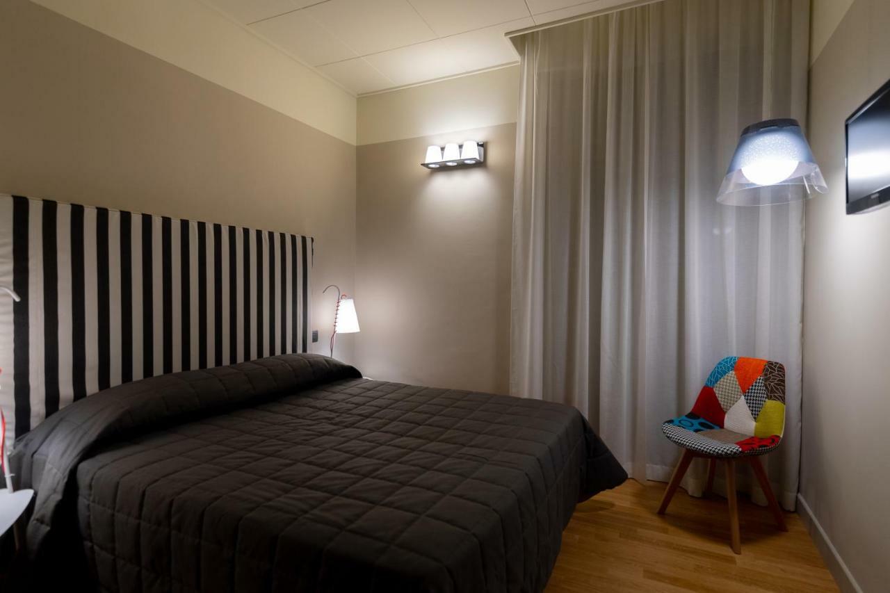 אסיסי Hotel Moderno מראה חיצוני תמונה