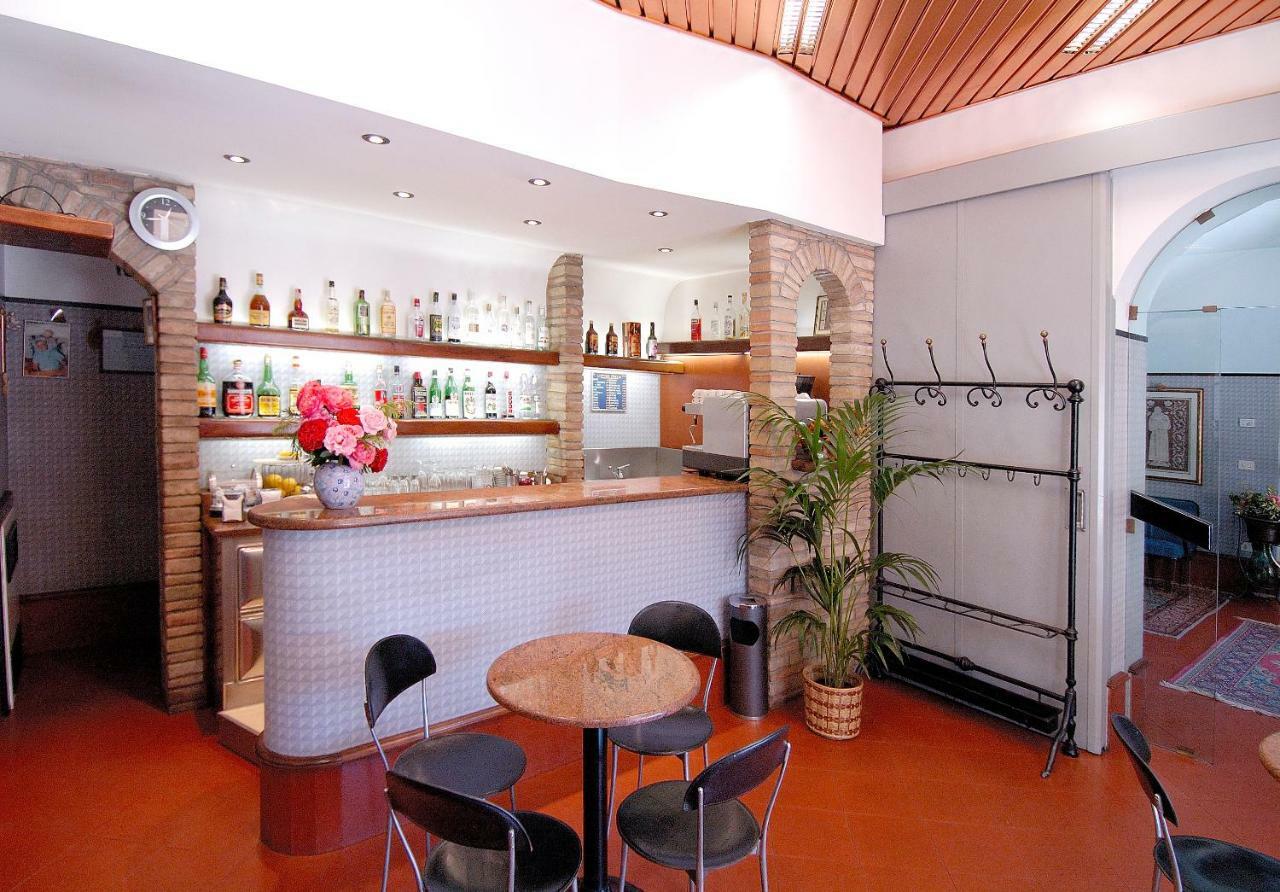 אסיסי Hotel Moderno מראה חיצוני תמונה