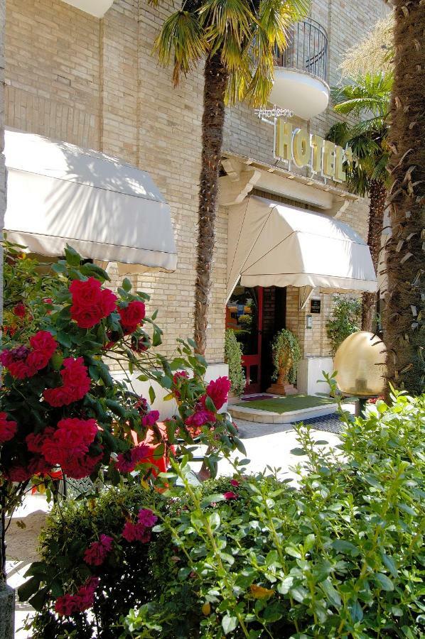 אסיסי Hotel Moderno מראה חיצוני תמונה