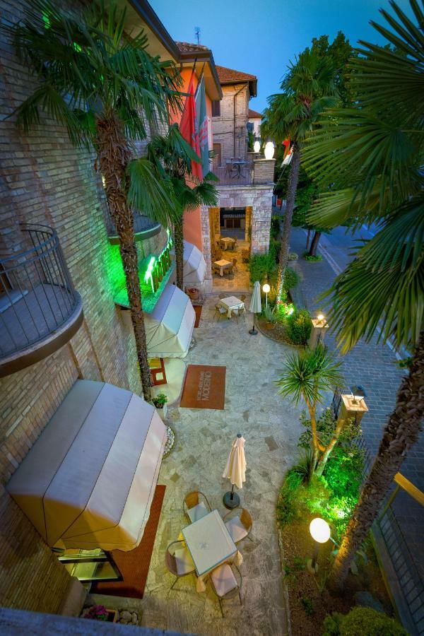 אסיסי Hotel Moderno מראה חיצוני תמונה